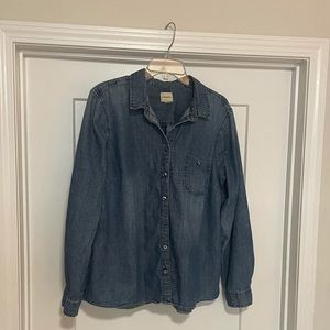 G.H. Bass & Co women’s medium wash chambray button down shirt